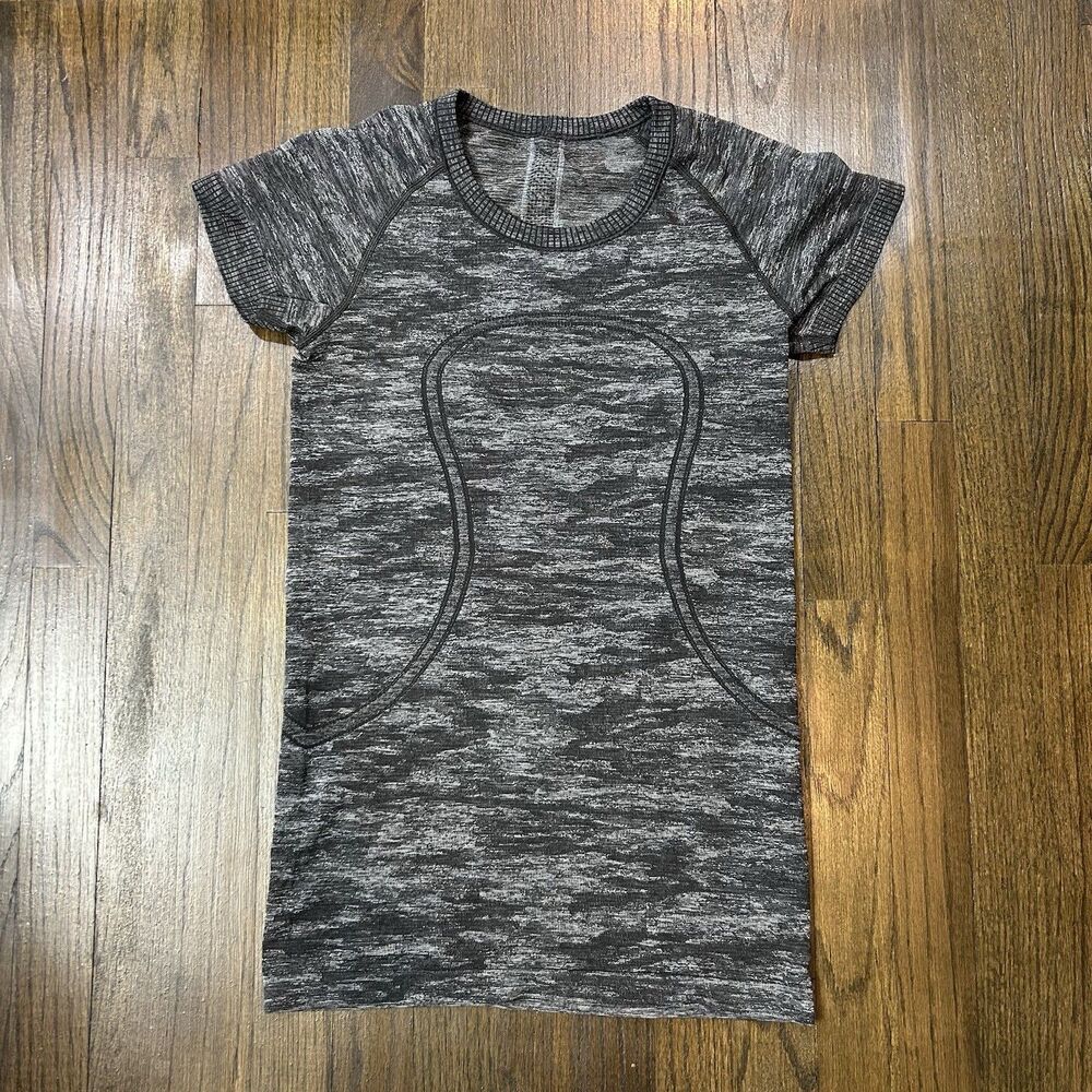 Lululemon Swiftly Tech Short Sleeve Crew Black / White / Black Size 6